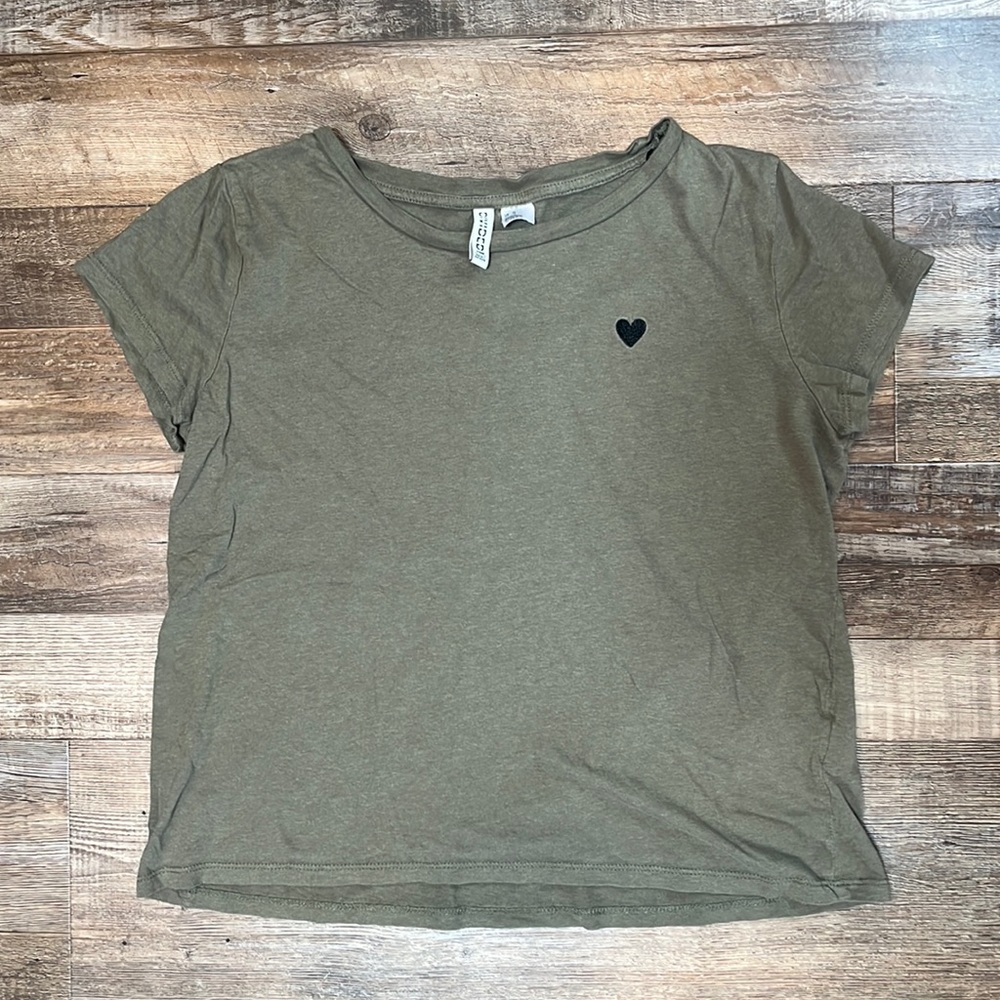 H&M Divided T-Shirt Size Medium